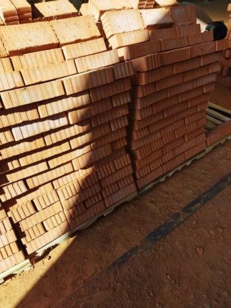 Кирпич строительный полнотелый Вяземский одинарный 1 НФ рифленый М150